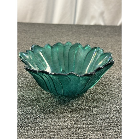 Indiana Glass Other - Vtg Emerald Green PressedGlass Floral Bowl Scalloped Rim8" Indiana Glass Style